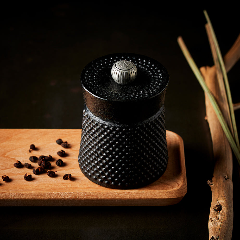 Bali Fonte Pepper Mill | Black